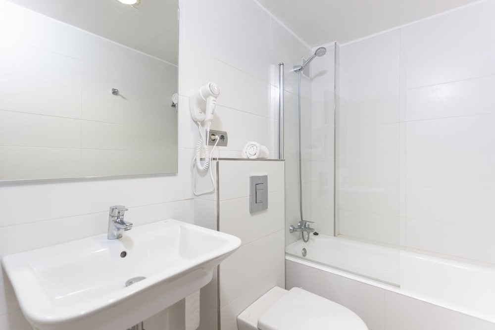 Aparthotel Africamar — Hotel rooms in Can Picafort, Balearic Islands
