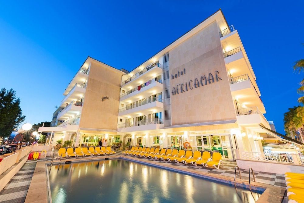 Aparthotel Africamar — Hotel building in Can Picafort, Balearic Islands