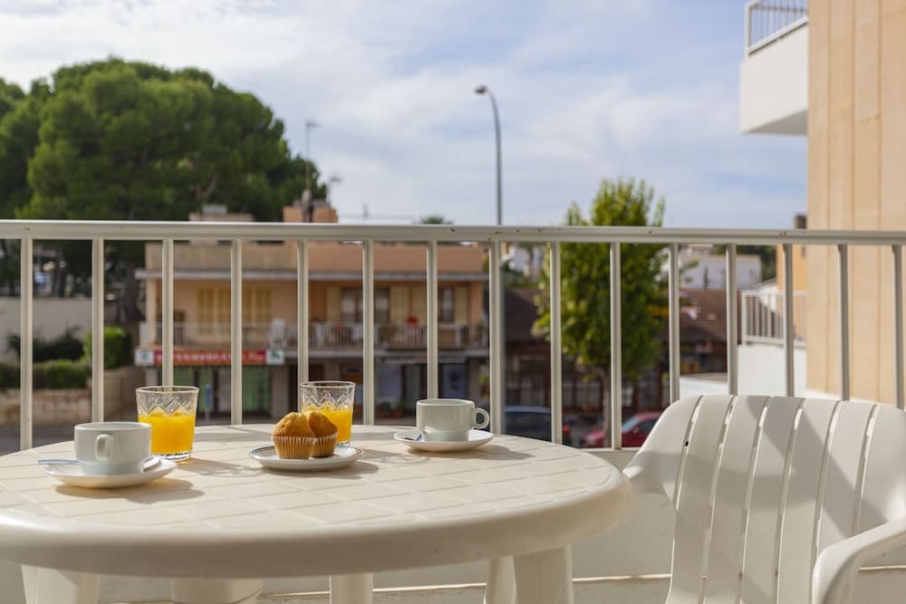 Aparthotel Africamar — Restaurant & bars in Can Picafort, Balearic Islands