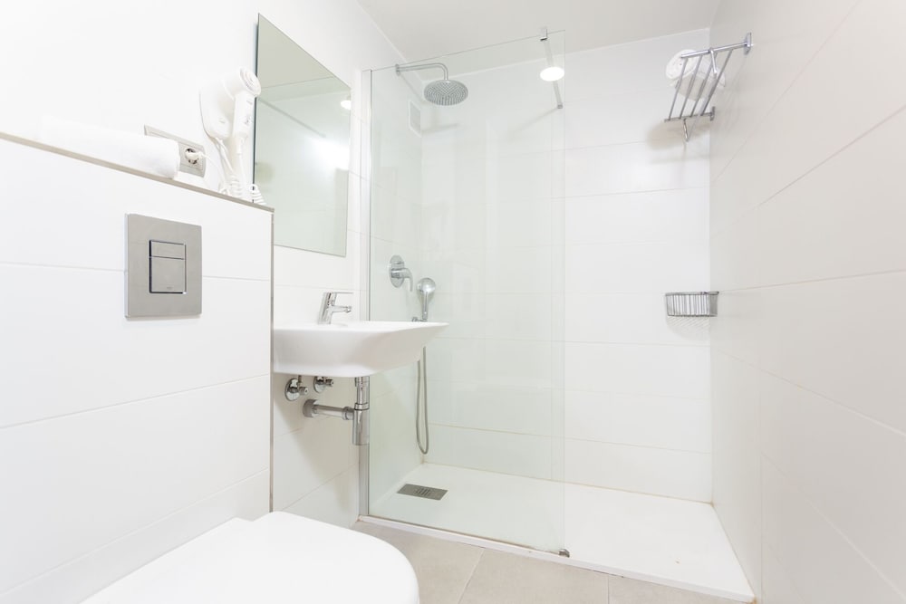 Aparthotel Africamar — Hotel rooms in Can Picafort, Balearic Islands