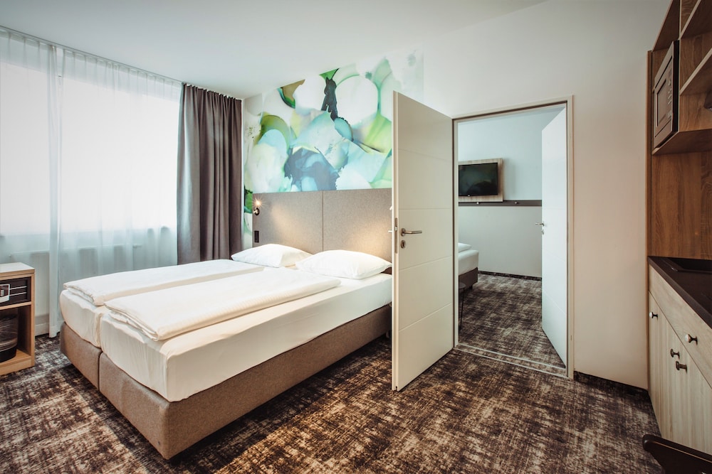 Wyndham Garden Munich Messe — Hotel rooms in Munich, Bavaria