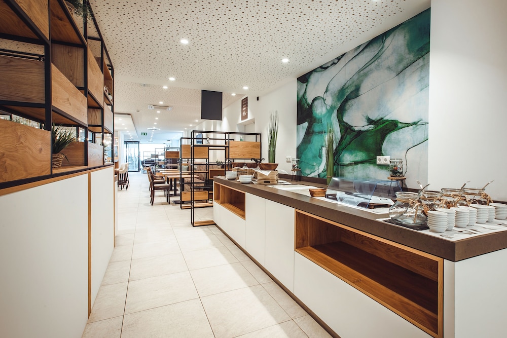 Wyndham Garden Munich Messe — Restaurant & bars in Munich, Bavaria