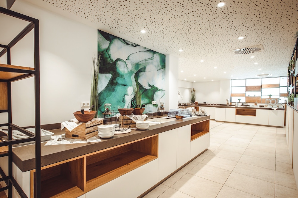 Wyndham Garden Munich Messe — Restaurant & bars in Munich, Bavaria