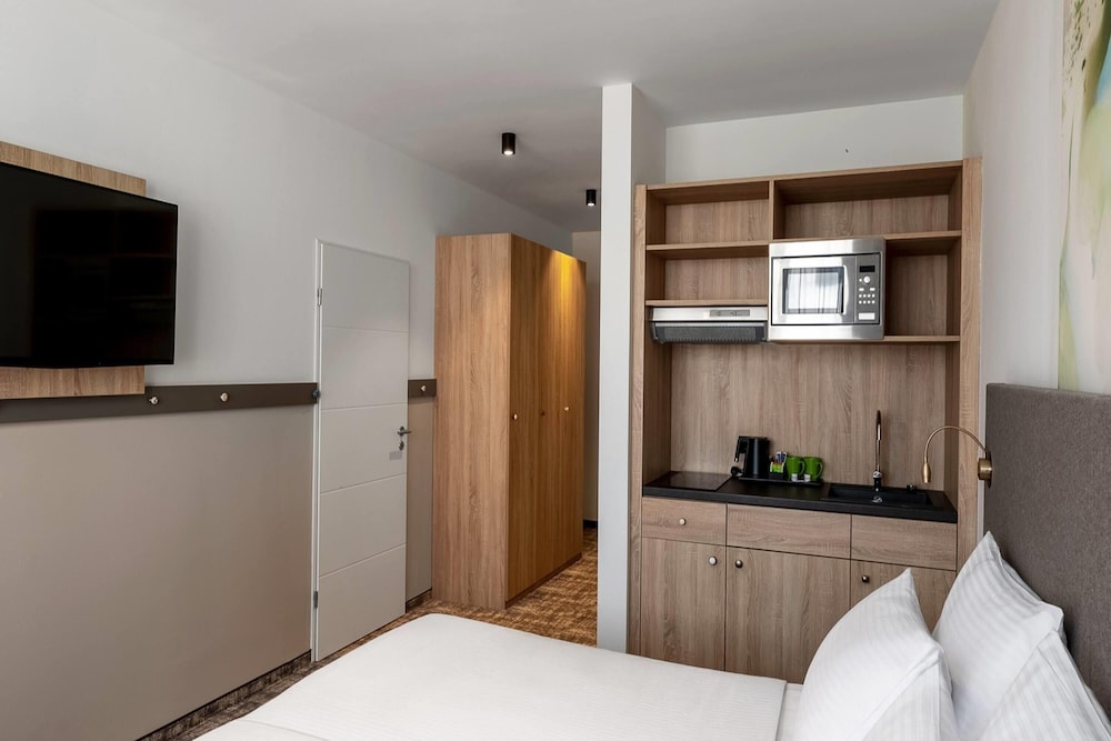 Wyndham Garden Munich Messe — Hotel rooms in Munich, Bavaria