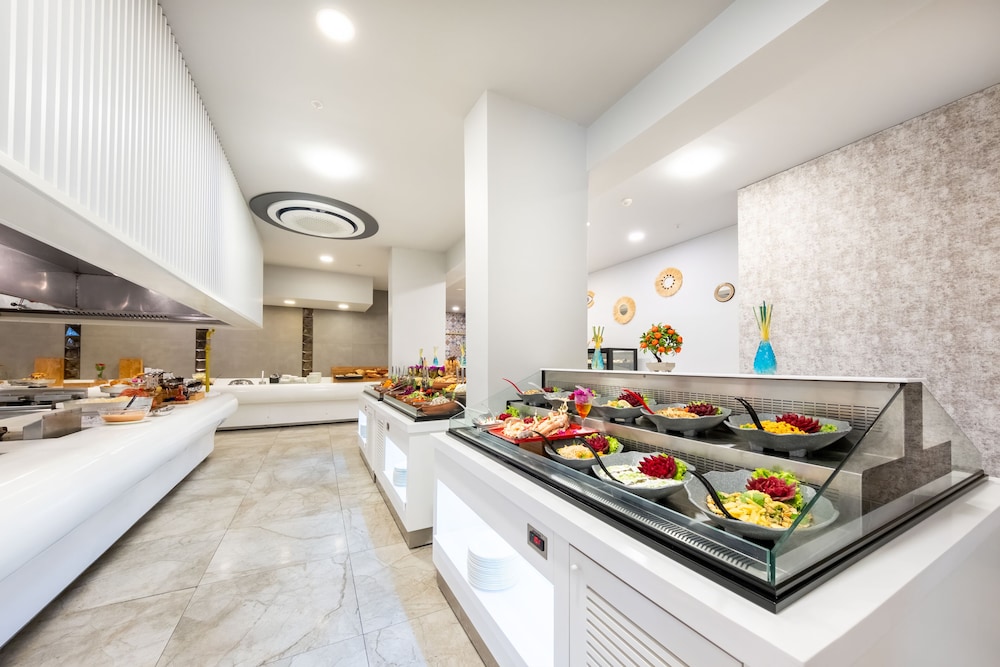 Riviera Zen Hotel Adult Only — Restaurant & bars in Alanya