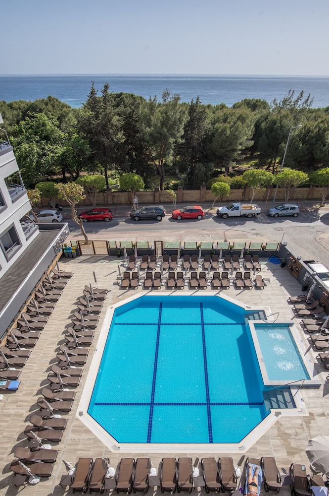 Riviera Zen Hotel Adult Only — Swimming pool in Alanya