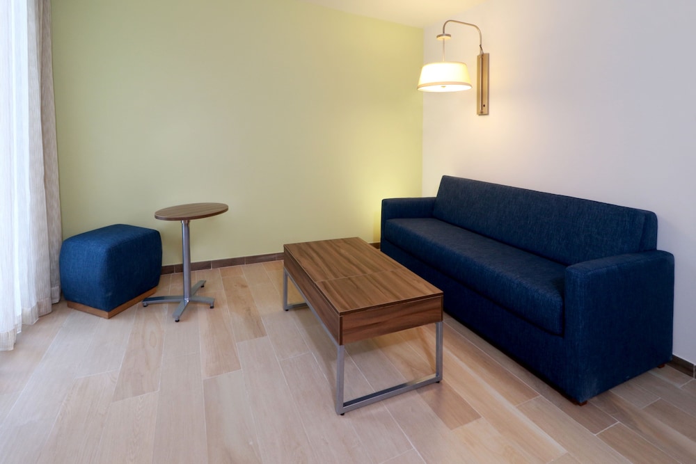 Holiday Inn Express & Suites Playa Del Carmen by IHG — Hotel rooms in Playa del Carmen, Quintana Roo
