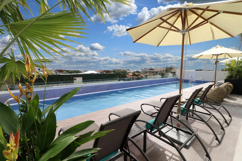 Holiday Inn Express & Suites Playa Del Carmen by IHG — Swimming pool in Playa del Carmen, Quintana Roo