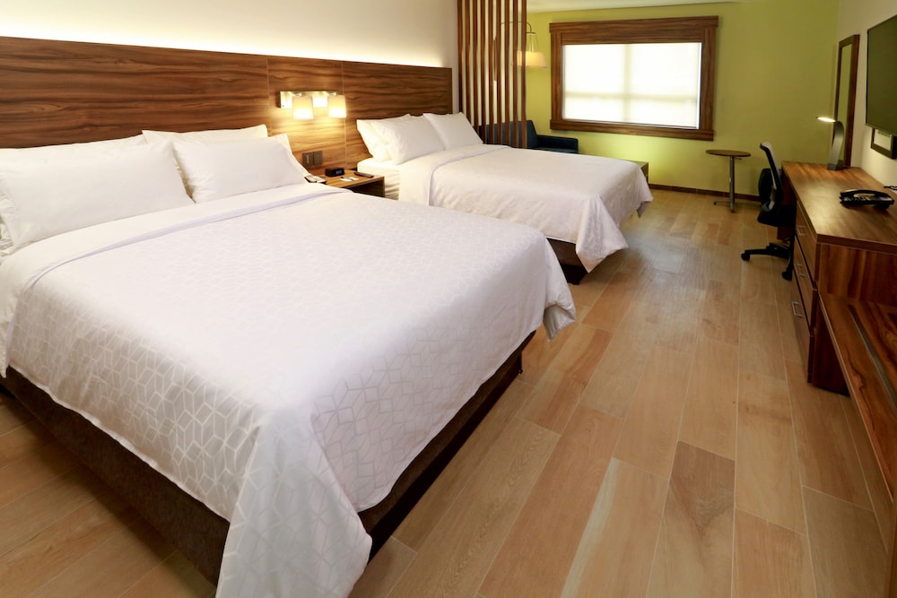 Holiday Inn Express & Suites Playa Del Carmen by IHG — Hotel rooms in Playa del Carmen, Quintana Roo
