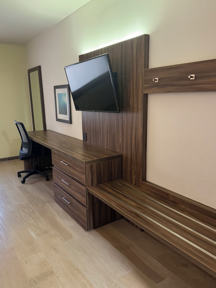 Holiday Inn Express & Suites Playa Del Carmen by IHG — Hotel rooms in Playa del Carmen, Quintana Roo