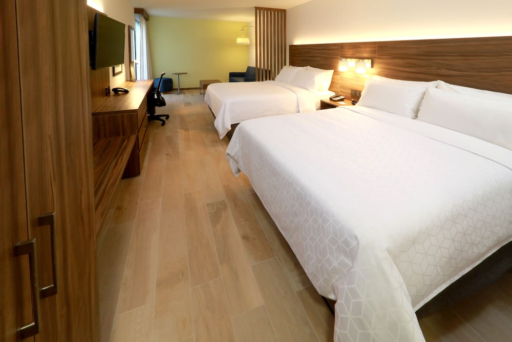 Holiday Inn Express & Suites Playa Del Carmen by IHG — Hotel rooms in Playa del Carmen, Quintana Roo