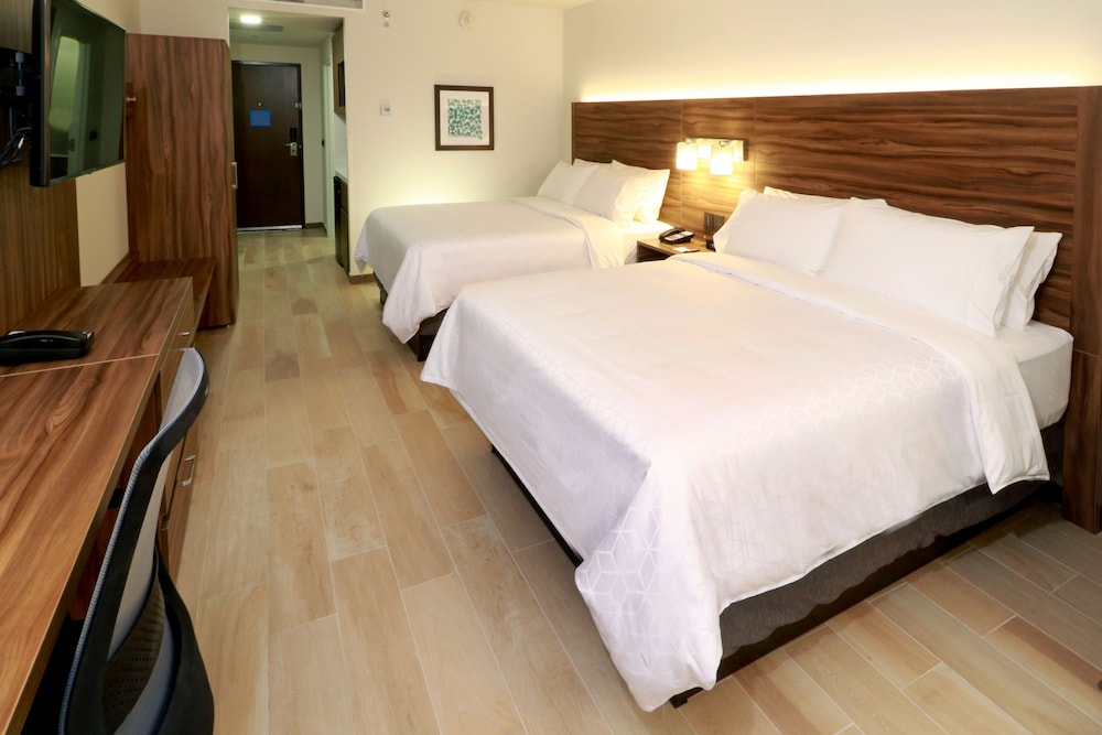 Holiday Inn Express & Suites Playa Del Carmen by IHG — Hotel rooms in Playa del Carmen, Quintana Roo