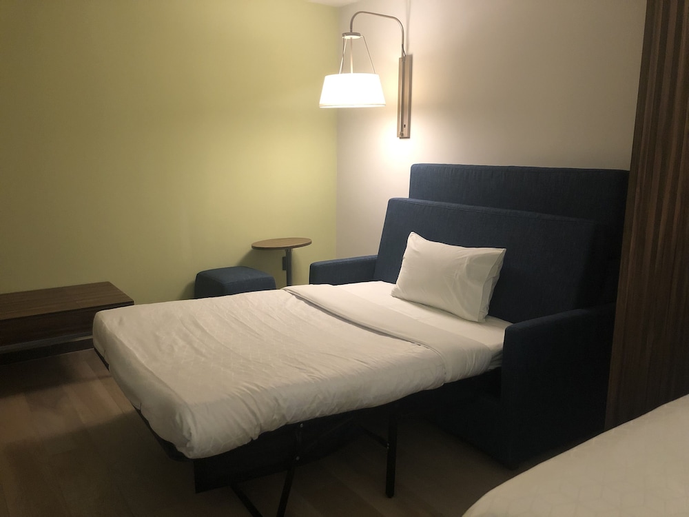 Holiday Inn Express & Suites Playa Del Carmen by IHG — Hotel rooms in Playa del Carmen, Quintana Roo