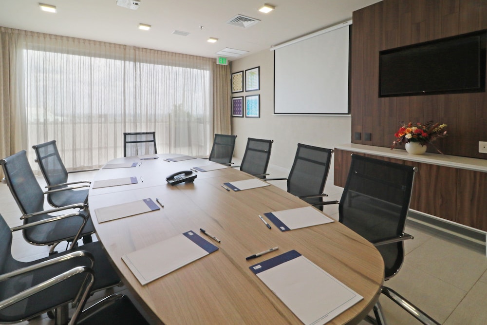 Holiday Inn Express & Suites Playa Del Carmen by IHG — Hotel building in Playa del Carmen, Quintana Roo