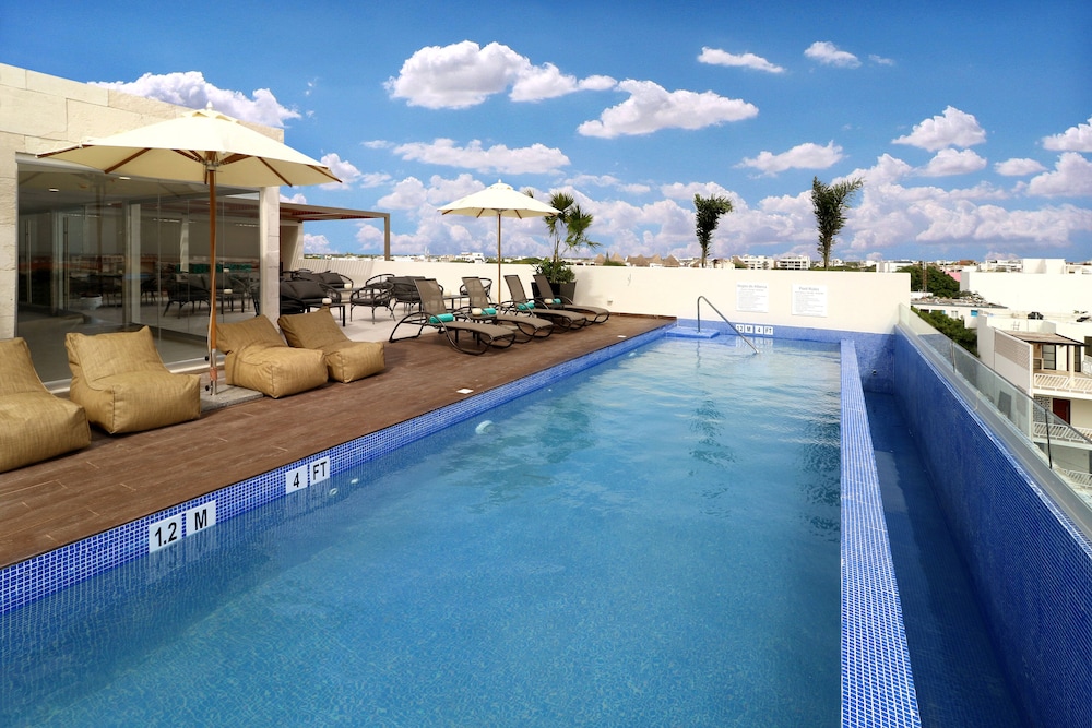 Holiday Inn Express & Suites Playa Del Carmen by IHG — Main photo in Playa del Carmen, Quintana Roo