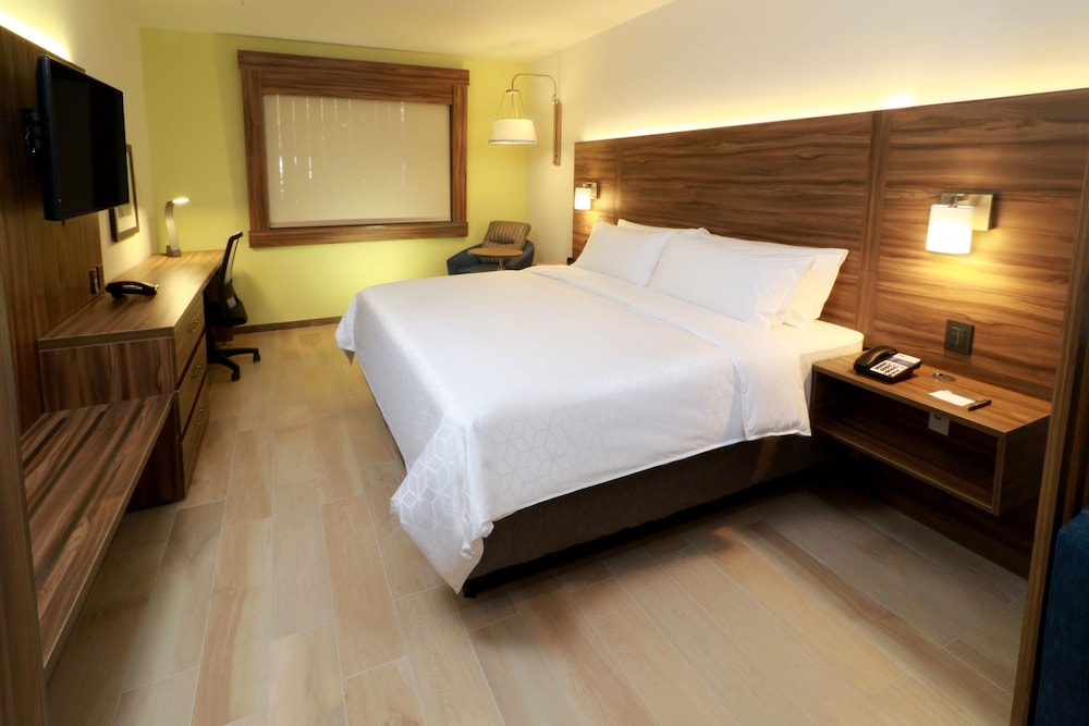 Holiday Inn Express & Suites Playa Del Carmen by IHG — Hotel rooms in Playa del Carmen, Quintana Roo