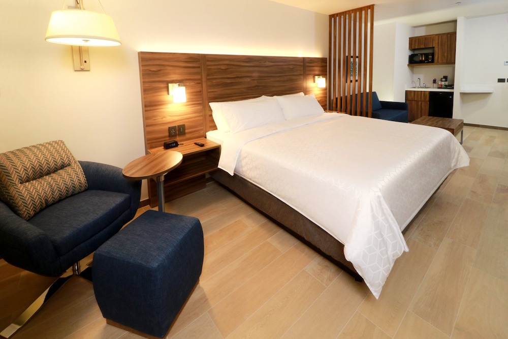 Holiday Inn Express & Suites Playa Del Carmen by IHG — Hotel rooms in Playa del Carmen, Quintana Roo