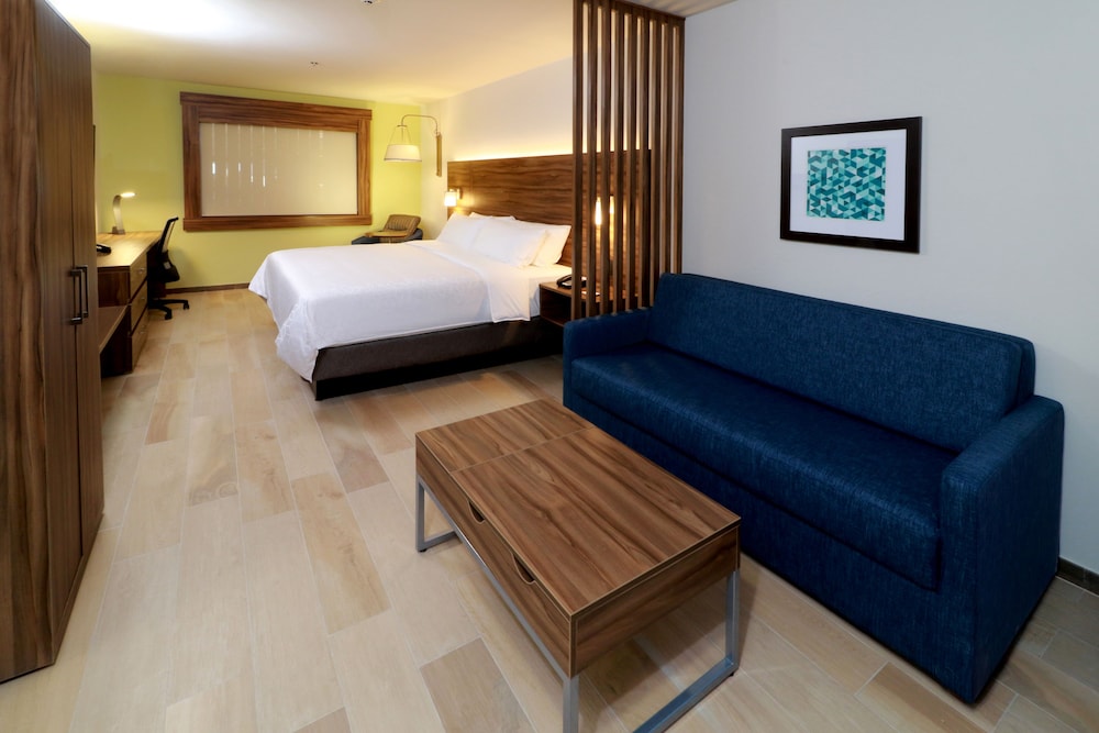 Holiday Inn Express & Suites Playa Del Carmen by IHG — Hotel rooms in Playa del Carmen, Quintana Roo