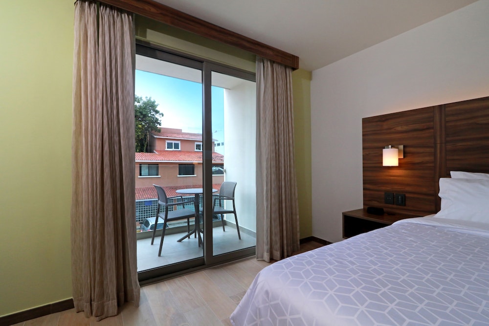Holiday Inn Express & Suites Playa Del Carmen by IHG — Hotel rooms in Playa del Carmen, Quintana Roo