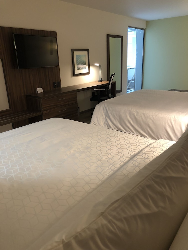 Holiday Inn Express & Suites Playa Del Carmen by IHG — Hotel rooms in Playa del Carmen, Quintana Roo