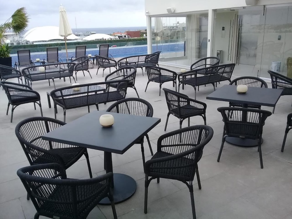 Holiday Inn Express & Suites Playa Del Carmen by IHG — Restaurant & bars in Playa del Carmen, Quintana Roo