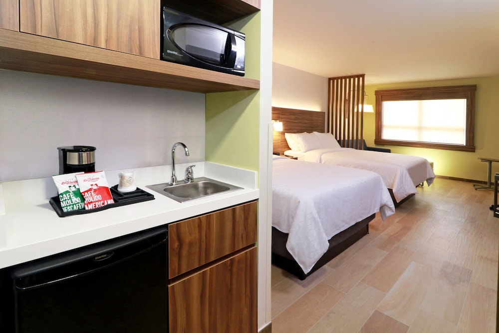 Holiday Inn Express & Suites Playa Del Carmen by IHG — Hotel rooms in Playa del Carmen, Quintana Roo