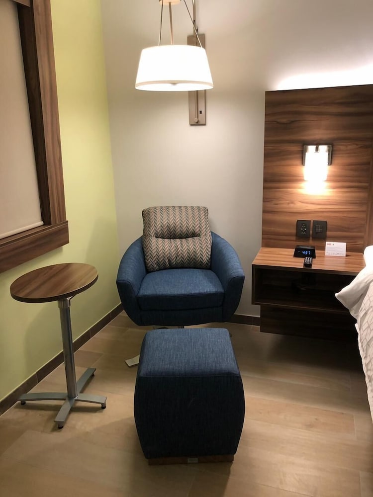 Holiday Inn Express & Suites Playa Del Carmen by IHG — Hotel rooms in Playa del Carmen, Quintana Roo