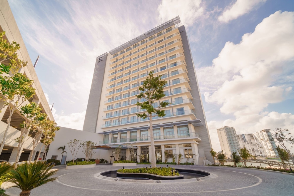 Renaissance Cancun Resort & Marina — Hotel building in Cancun, Quintana Roo
