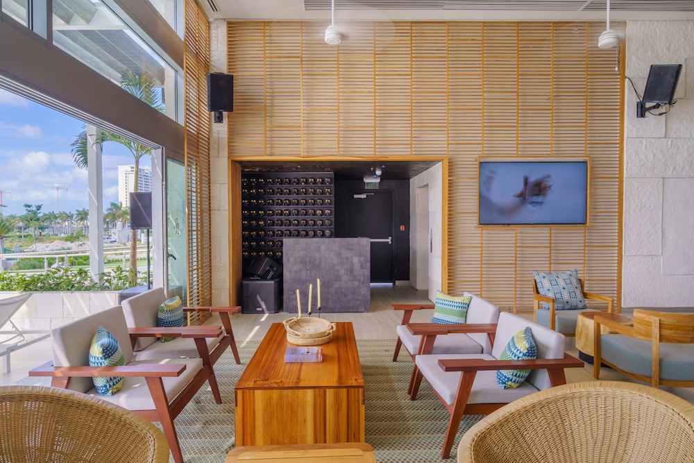 Renaissance Cancun Resort & Marina — Restaurant & bars in Cancun, Quintana Roo
