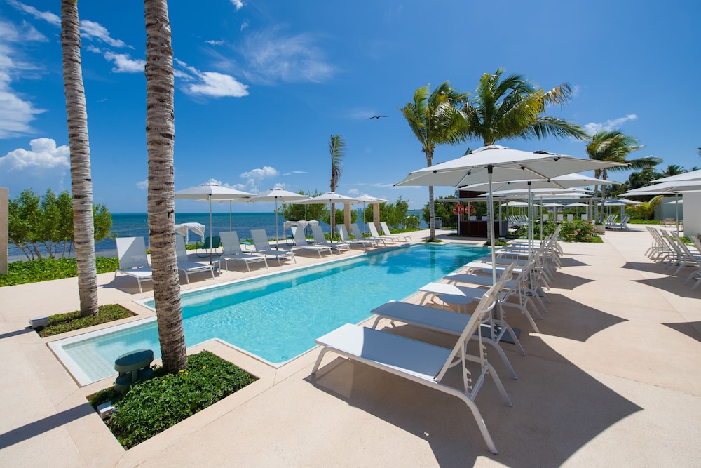 Renaissance Cancun Resort & Marina — Swimming pool in Cancun, Quintana Roo