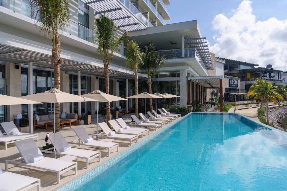 Renaissance Cancun Resort & Marina — Swimming pool in Cancun, Quintana Roo