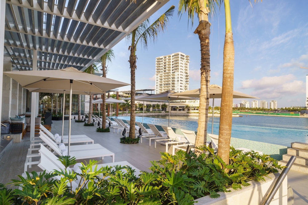 Renaissance Cancun Resort & Marina — Swimming pool in Cancun, Quintana Roo