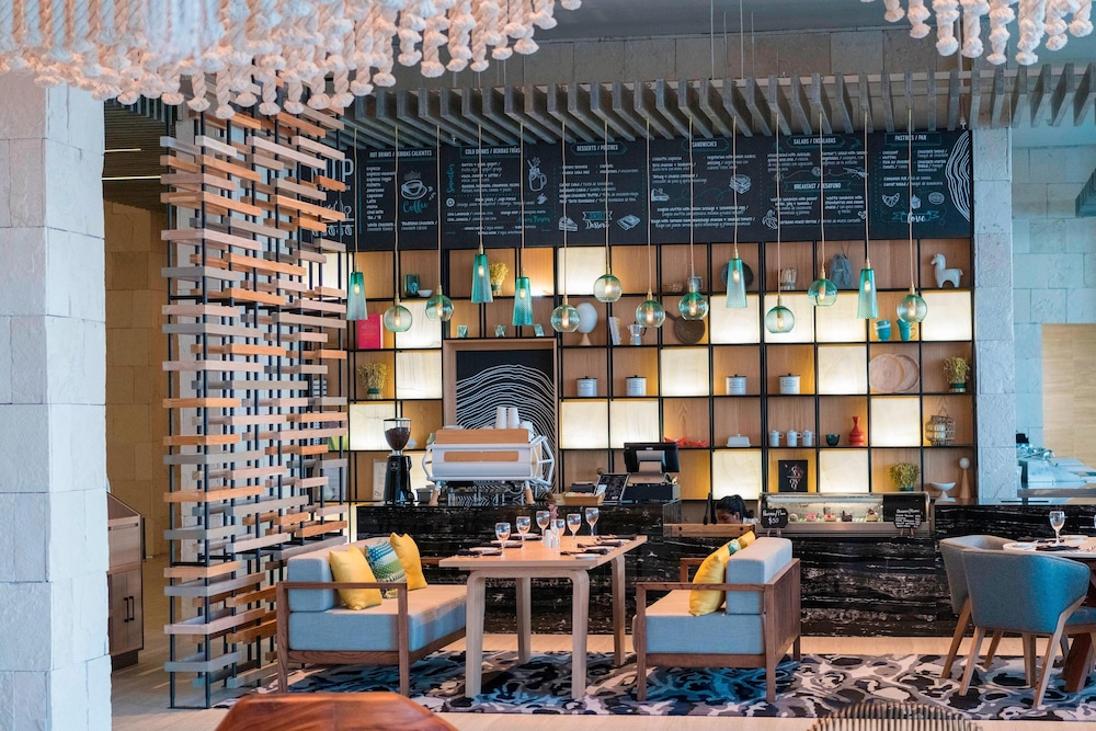 Renaissance Cancun Resort & Marina — Restaurant & bars in Cancun, Quintana Roo