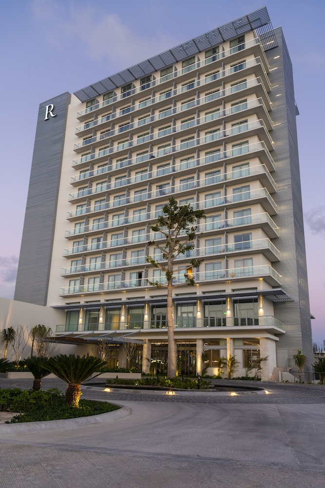 Renaissance Cancun Resort & Marina — Hotel building in Cancun, Quintana Roo