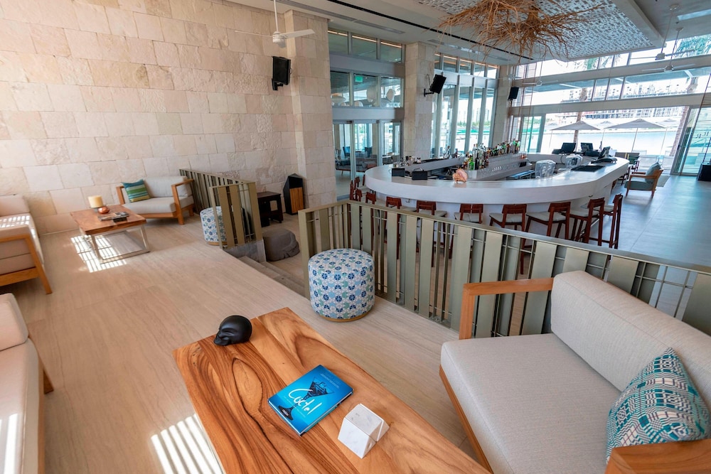 Renaissance Cancun Resort & Marina — Restaurant & bars in Cancun, Quintana Roo