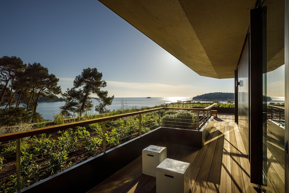 Grand Park Hotel Rovinj by Maistra Collection — Hotel building in Rovinj, Istria