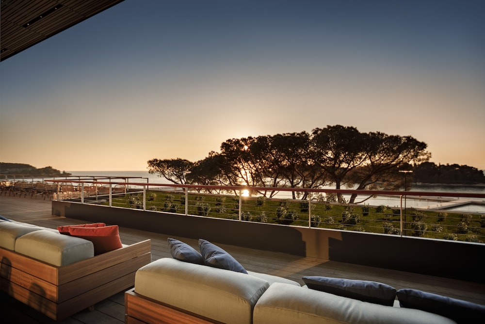 Grand Park Hotel Rovinj by Maistra Collection — Beach in Rovinj, Istria