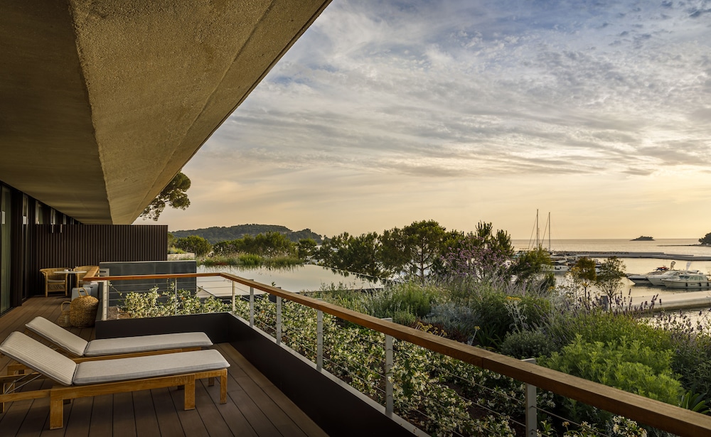 Grand Park Hotel Rovinj by Maistra Collection — Hotel building in Rovinj, Istria