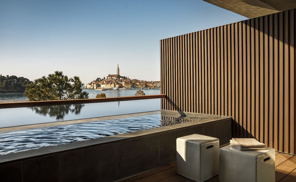 Grand Park Hotel Rovinj by Maistra Collection — Hotel rooms in Rovinj, Istria