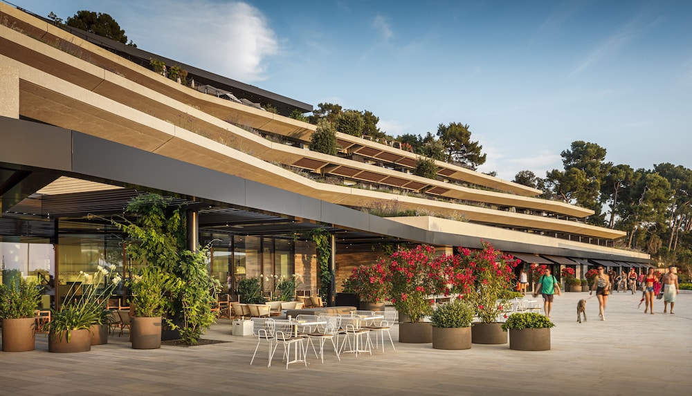 Grand Park Hotel Rovinj by Maistra Collection — Hotel building in Rovinj, Istria