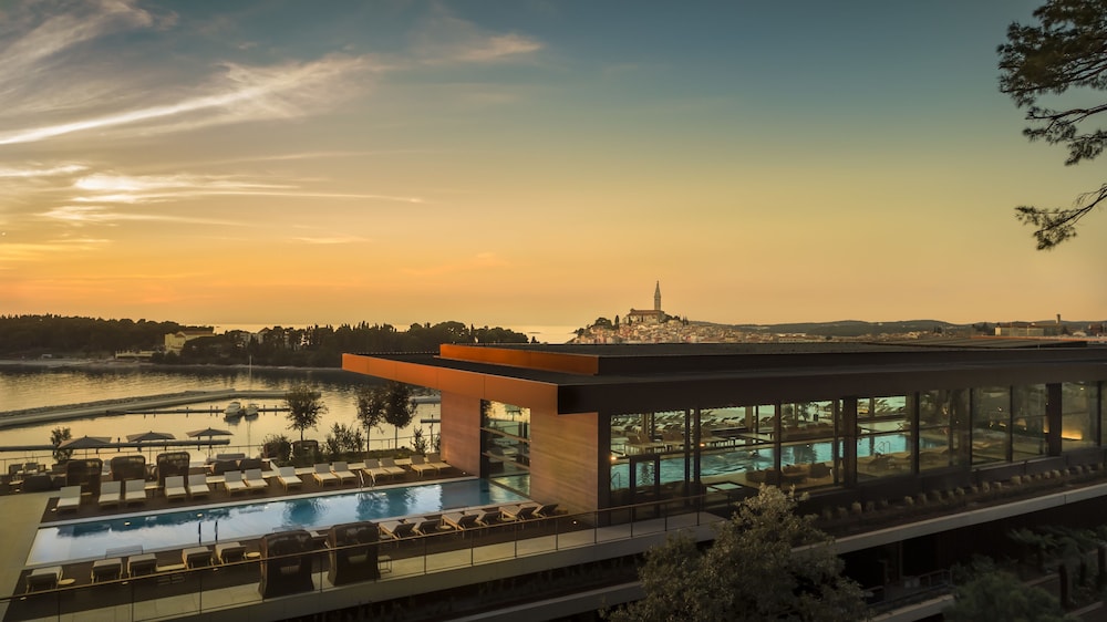 Grand Park Hotel Rovinj by Maistra Collection — Hotel building in Rovinj, Istria