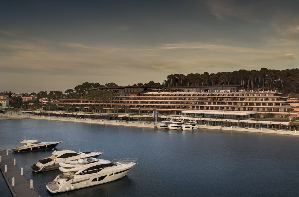 Grand Park Hotel Rovinj by Maistra Collection — Hotel building in Rovinj, Istria