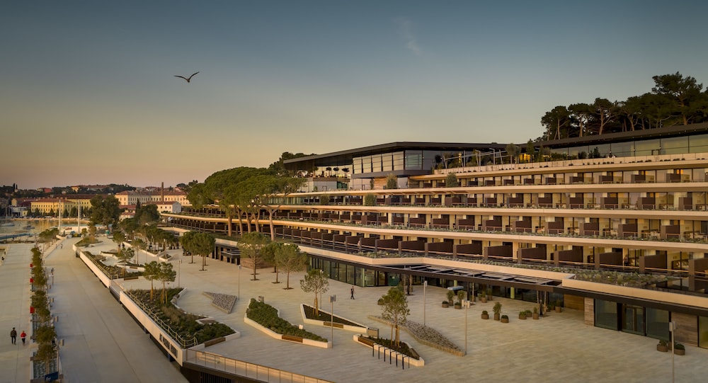 Grand Park Hotel Rovinj by Maistra Collection — Hotel building in Rovinj, Istria