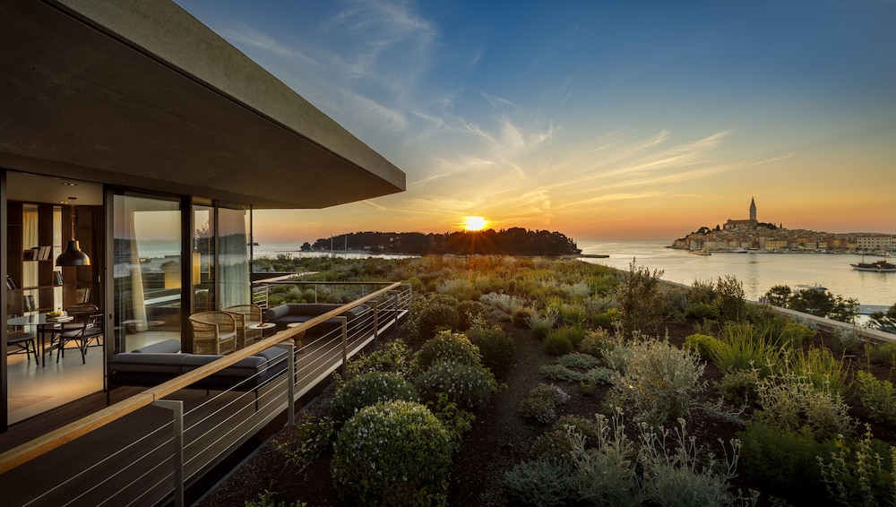 Grand Park Hotel Rovinj by Maistra Collection — Hotel building in Rovinj, Istria