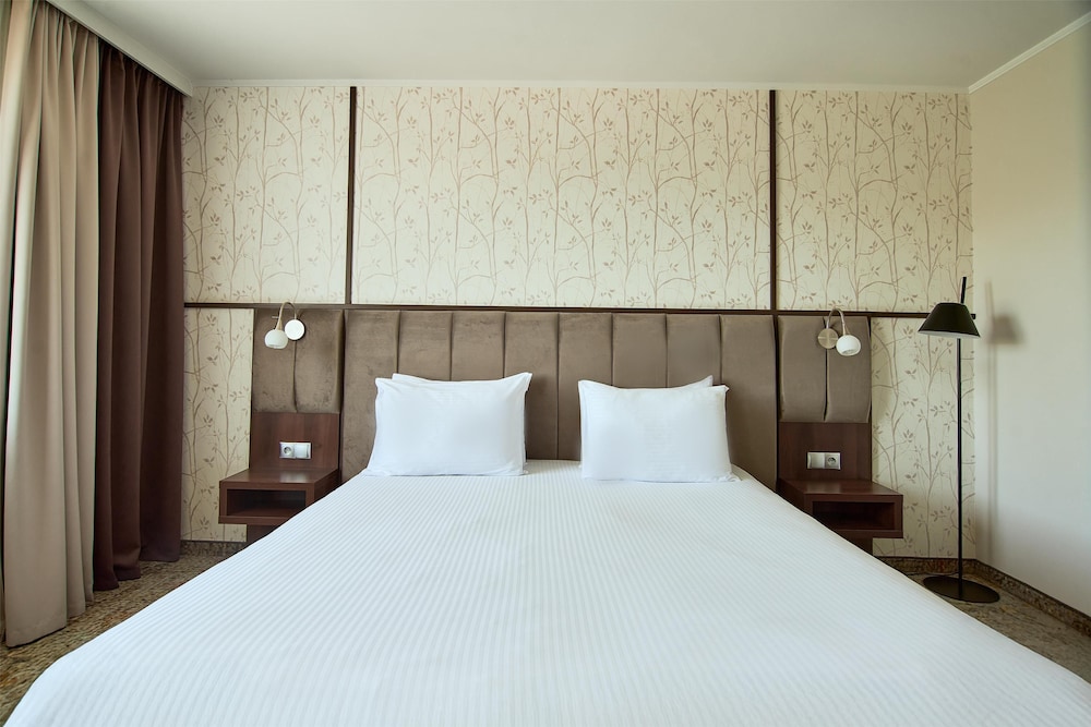 Metropolo by Golden Tulip — Hotel rooms in Krakow, Lesser Poland