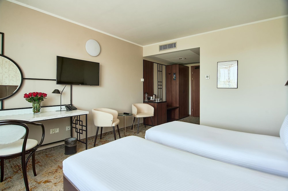 Metropolo by Golden Tulip — Hotel rooms in Krakow, Lesser Poland