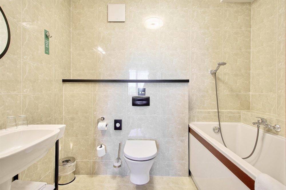 Metropolo by Golden Tulip — Hotel rooms in Krakow, Lesser Poland