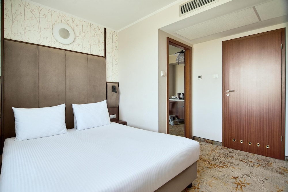 Metropolo by Golden Tulip — Hotel rooms in Krakow, Lesser Poland