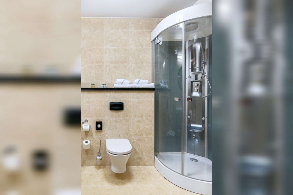 Metropolo by Golden Tulip — Hotel rooms in Krakow, Lesser Poland