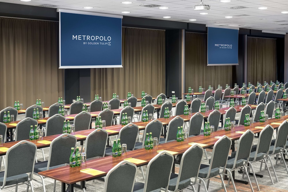 Metropolo by Golden Tulip — Hotel building in Krakow, Lesser Poland